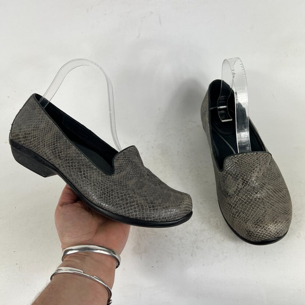 Dansko Nubuck Loafers Womens 7 Olive Gray Snakeskin Pattern Casual Slip-On Shoes